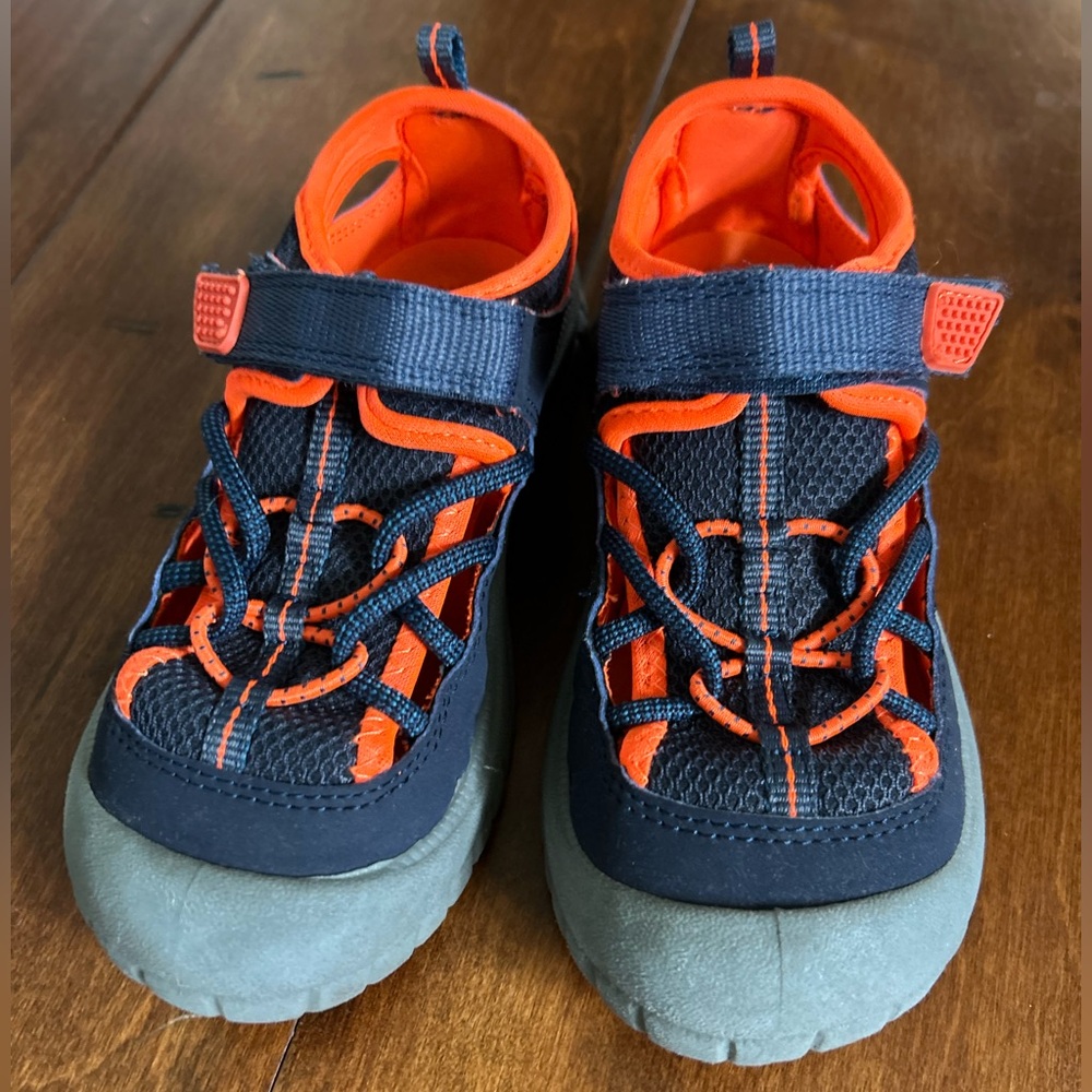 OshKosh washable size 12 sandal shoes. In Great condition!